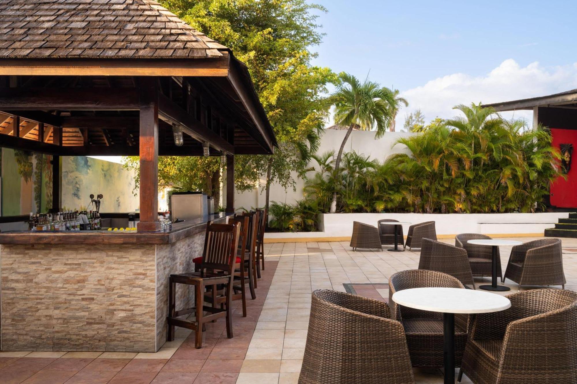 Grand Decameron Montego Beach, A Trademark All-Inclusive Resort Montego Bay Extérieur photo